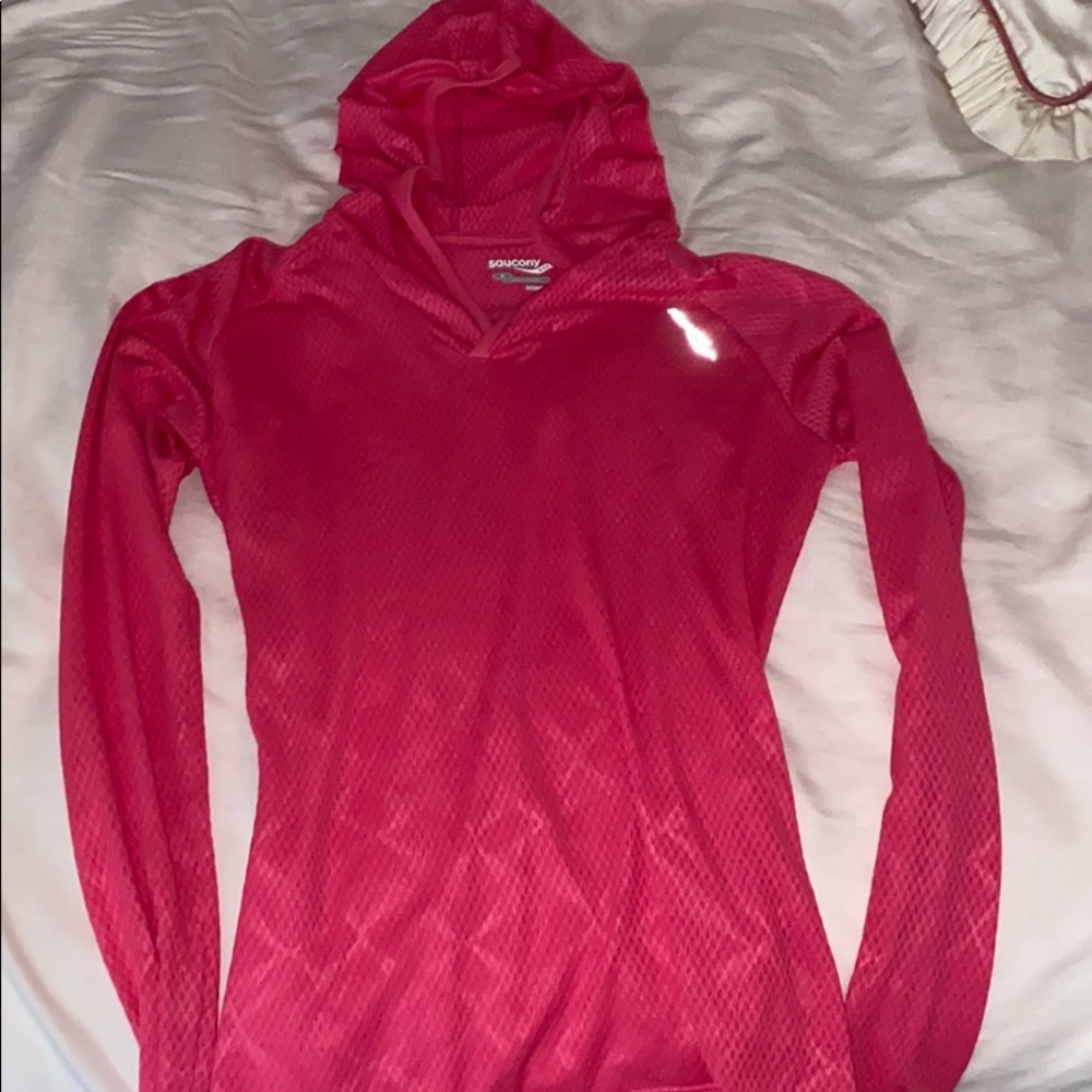 saucony women’s long sleeve top with hood-hot pink